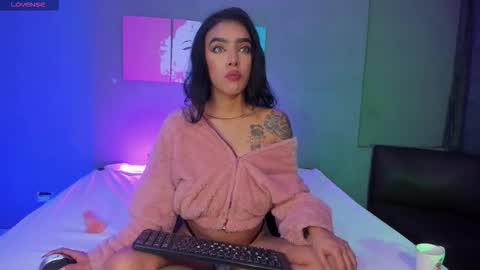 victoriameller online show from January 6, 10:57 pm