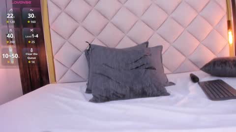 Victoria  online show from December 19, 1:36 pm