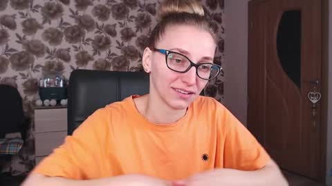 Snapshot of vikaericka chatting on December 27, 6:46 am Vika online show from December 27, 6:46 am