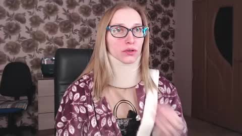 Snapshot of vikaericka chatting on February 2, 11:53 pm Vika online show from February 2, 11:53 pm