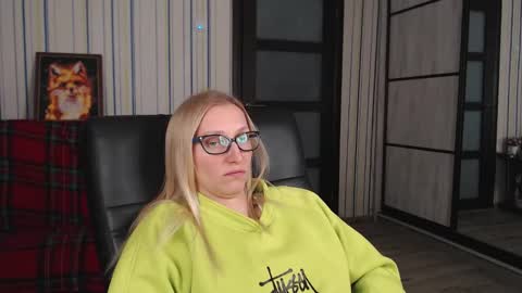 Snapshot of vikaericka chatting on September 16, 2:25 pm Vika online show from September 16, 2:25 pm