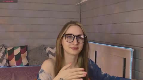Snapshot of vikki_wye chatting on October 22, 6:18 am Viki online show from October 22, 6:18 am