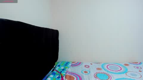 Snapshot of vinaly_y chatting on October 30, 12:24 am Vinaly online show from October 30, 12:24 am