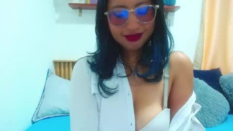 V I O L E T  online show from May 7, 2:54 pm
