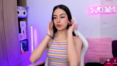 Snapshot of violet_catt chatting on January 28, 6:17 pm Violeta  online show from January 28, 6:17 pm