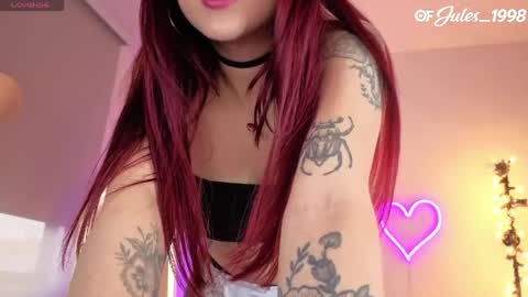 violet online show from April 14, 7:47 pm