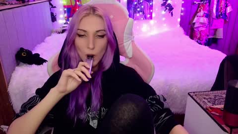 Snapshot of violet_noir_ chatting on January 30, 11:44 am Deya online show from January 30, 11:44 am