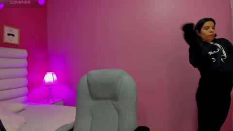 violet_sinclair online show from June 6, 11:49 am