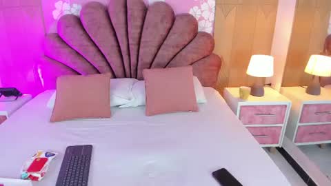 violet_smith01 online show from July 2, 11:49 am