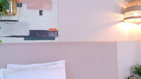 Violet online show from May 3, 1:14 pm