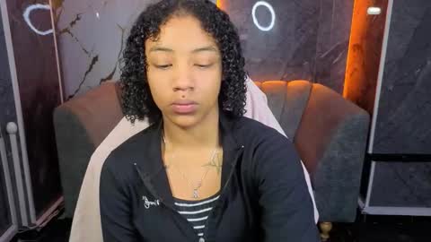 violeth_b online show from November 12, 1:31 pm