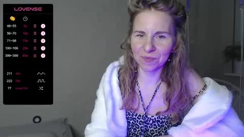 Snapshot of violetplath chatting on January 18, 12:02 am Violet  next stream December 6 online show from January 18, 12:02 am