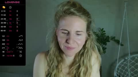 Snapshot of violetplath chatting on September 23, 9:18 am Violet  next stream December 6 online show from September 23, 9:18 am