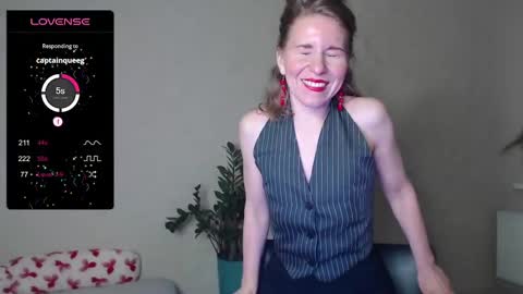 Snapshot of violetplath chatting on January 24, 8:53 pm Violet  next stream December 6 online show from January 24, 8:53 pm