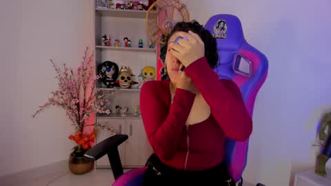 VIOLET  online show from December 17, 2:44 pm