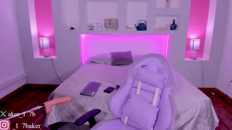 Snapshot of violettabaker1 chatting on February 10, 7:07 pm ViolettaBaker online show from February 10, 7:07 pm