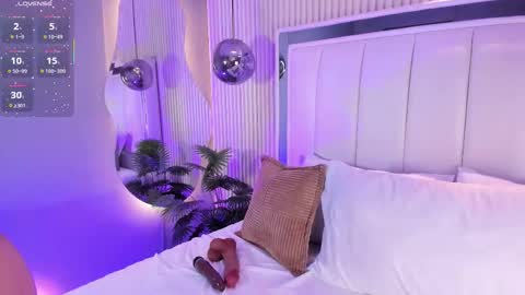 violettacolinss online show from March 24, 11:37 am