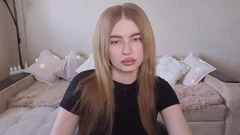 ViolettaOtis online show from May 31, 10:43 am