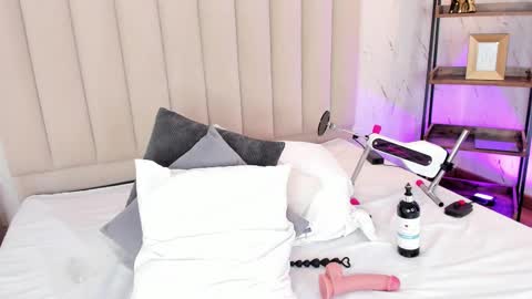 violettarousee online show from March 6, 11:11 pm