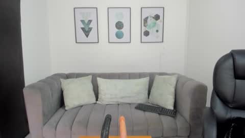Snapshot of violettasweet_ chatting on October 20, 3:04 pm Violetta online show from October 20, 3:04 pm
