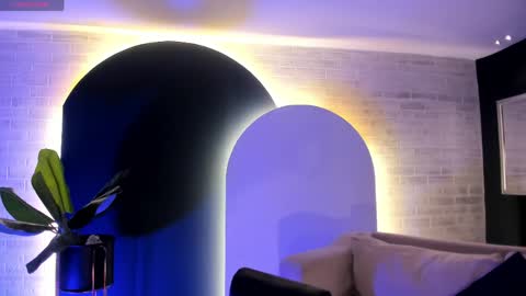 Violett  online show from April 8, 8:27 am