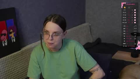 Violet online show from April 3, 5:00 pm