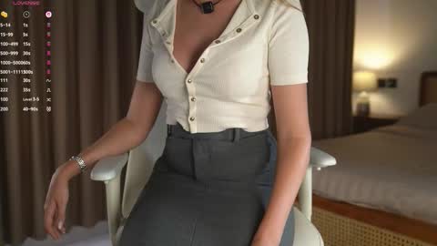 Vivian online show from November 19, 8:14 am