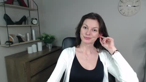 Vivian online show from February 28, 6:52 pm