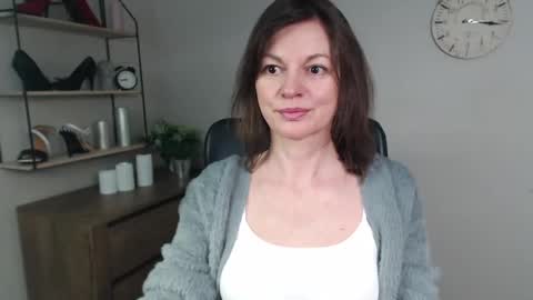 Vivian online show from March 3, 6:53 am