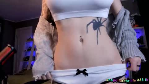 vivian_qwerty online show from April 17, 5:42 am