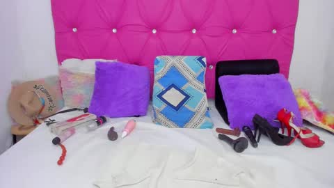 Snapshot of vivianeparis chatting on October 11, 10:23 pm VivianParis online show from October 11, 10:23 pm