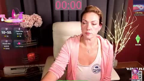 VivianLuxe online show from November 9, 4:41 am