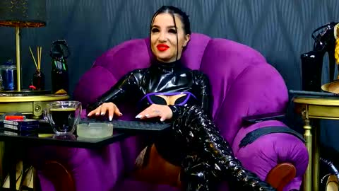 Vivian Reeve online show from November 6, 6:41 am