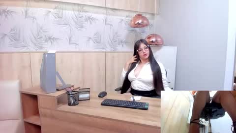 Vivian online show from November 11, 12:24 pm