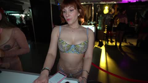 Snapshot of vivid_whit chatting on February 1, 3:30 am Whitney online show from February 1, 3:30 am