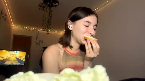 Vivi online show from December 22, 2:20 pm