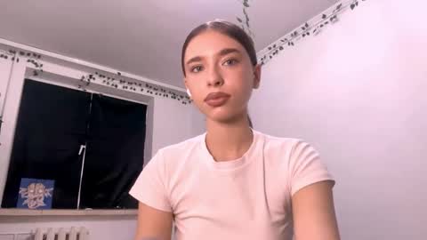 Snapshot of viviennebreihan chatting on October 24, 1:07 pm Vivi online show from October 24, 1:07 pm