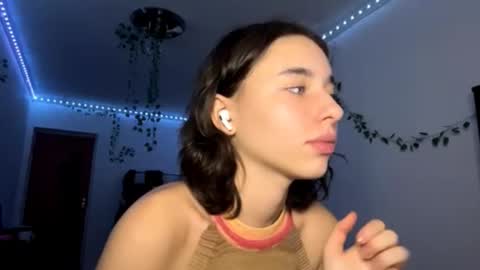 Vivi online show from December 2, 6:21 pm