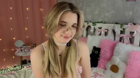 vivyboo111 online show from February 5, 9:18 pm