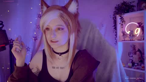 Snapshot of vronnier chatting on October 4, 6:45 pm vronnier online show from October 4, 6:45 pm