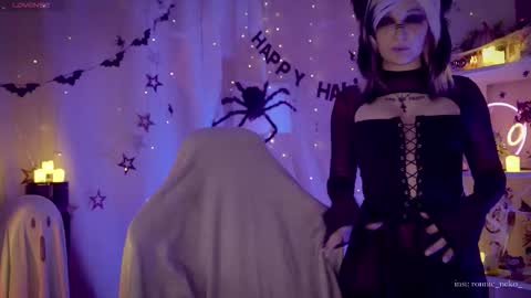 Snapshot of vronnier chatting on October 31, 6:56 pm vronnier online show from October 31, 6:56 pm