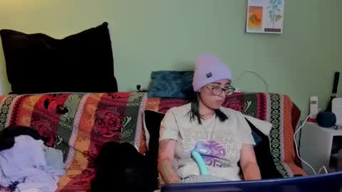 Waningrose  Lu online show from February 19, 6:10 pm