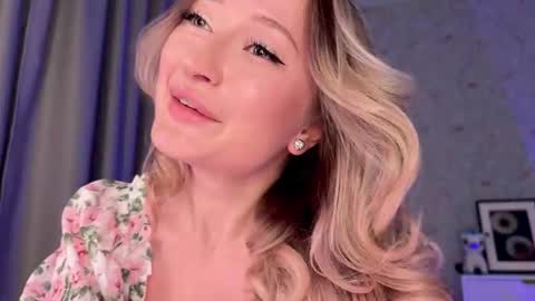 Daisy    online show from October 20, 4:10 pm