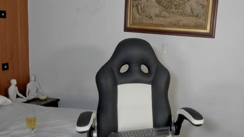 Wendy Marshall  online show from April 10, 7:09 pm