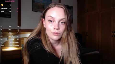 Lana online show from October 7, 6:01 pm