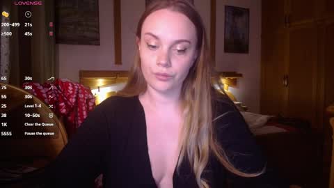 Lana online show from April 15, 8:31 pm