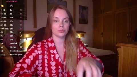 Lana online show from April 5, 6:29 pm