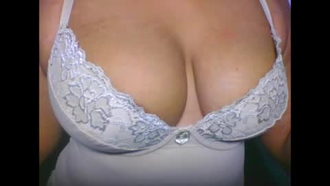 wetfatpussy_ online show from April 25, 7:00 pm