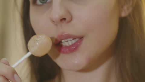 Naomi online show from January 17, 2:30 am