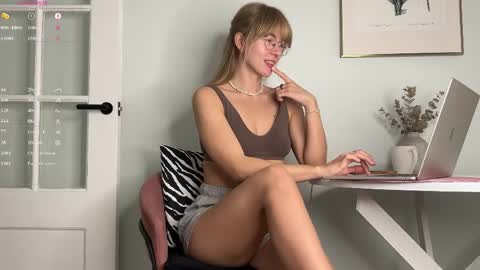 Anita online show from May 11, 5:42 am